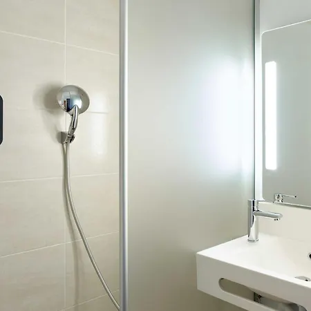 Hotel Orly Marche International