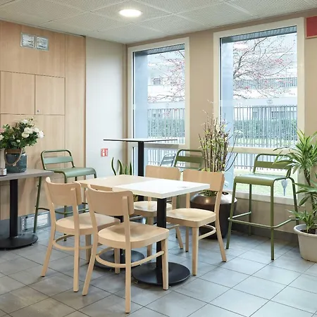 Hotel Orly Marché International 2*